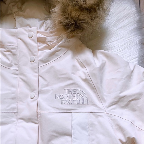 The North Face Women’s New Outerboroughs Parka - Picture 3 of 10